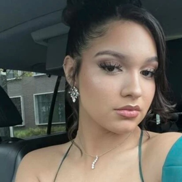 Matching BRIDESMAID rhinestone earrings New 4 pack bundle - Picture 7 of 7